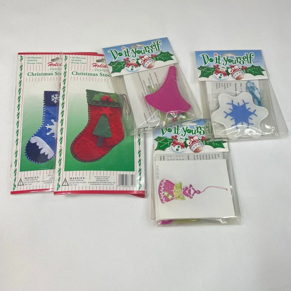 Christmas Craft Kit Bundle Holiday DIY Gift Bag Treat Sacks Stocking Card Holder